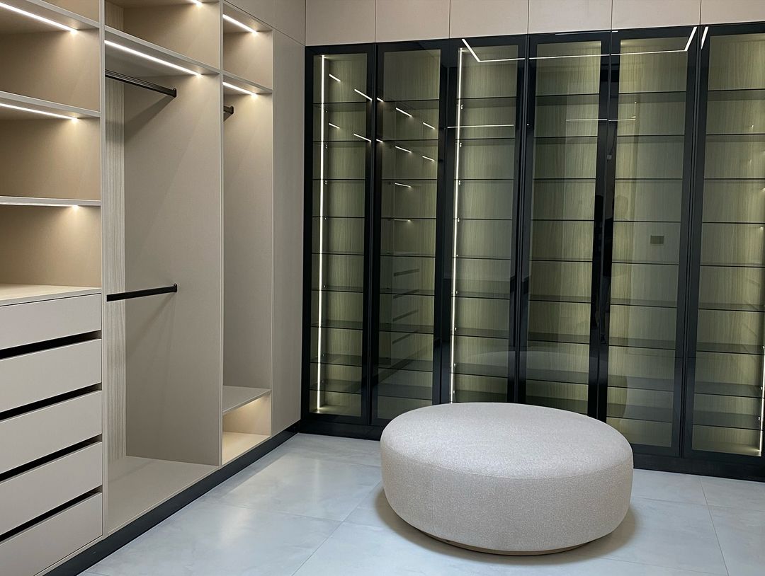 Closet de melamina con puertas de vidrio - DAVENPORT