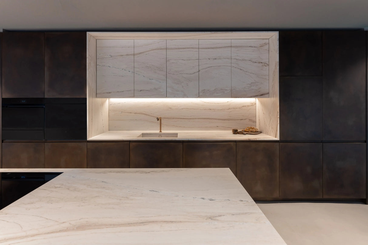 Cocina de melamina y mármol - NATIVIA