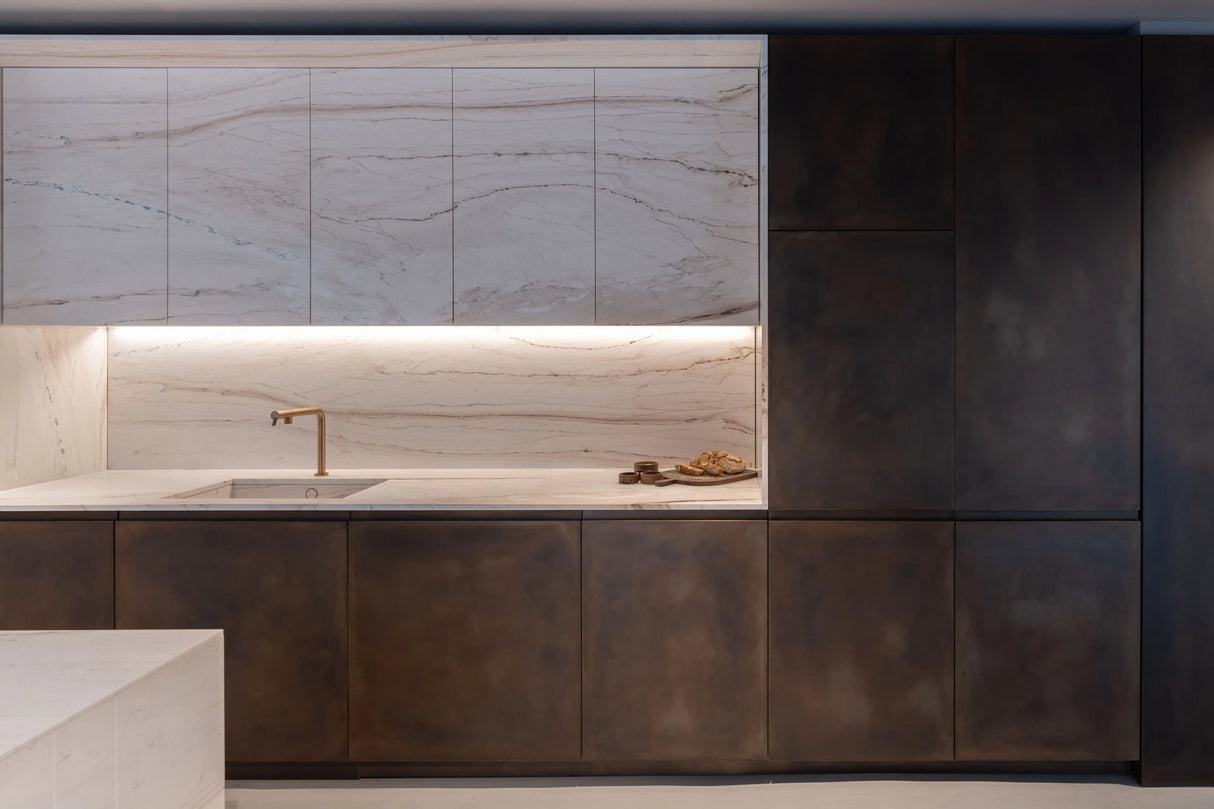 Cocina de melamina y mármol - NATIVIA