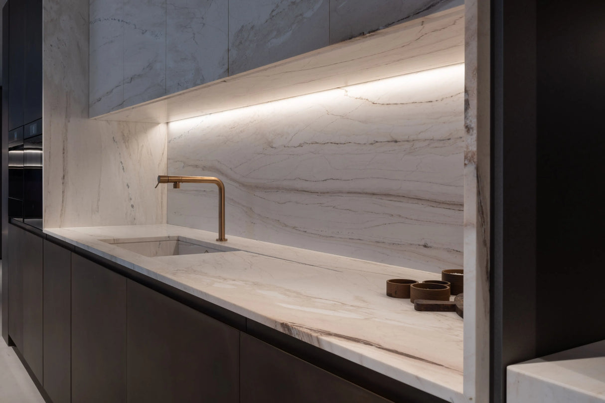 Cocina de melamina y mármol - NATIVIA