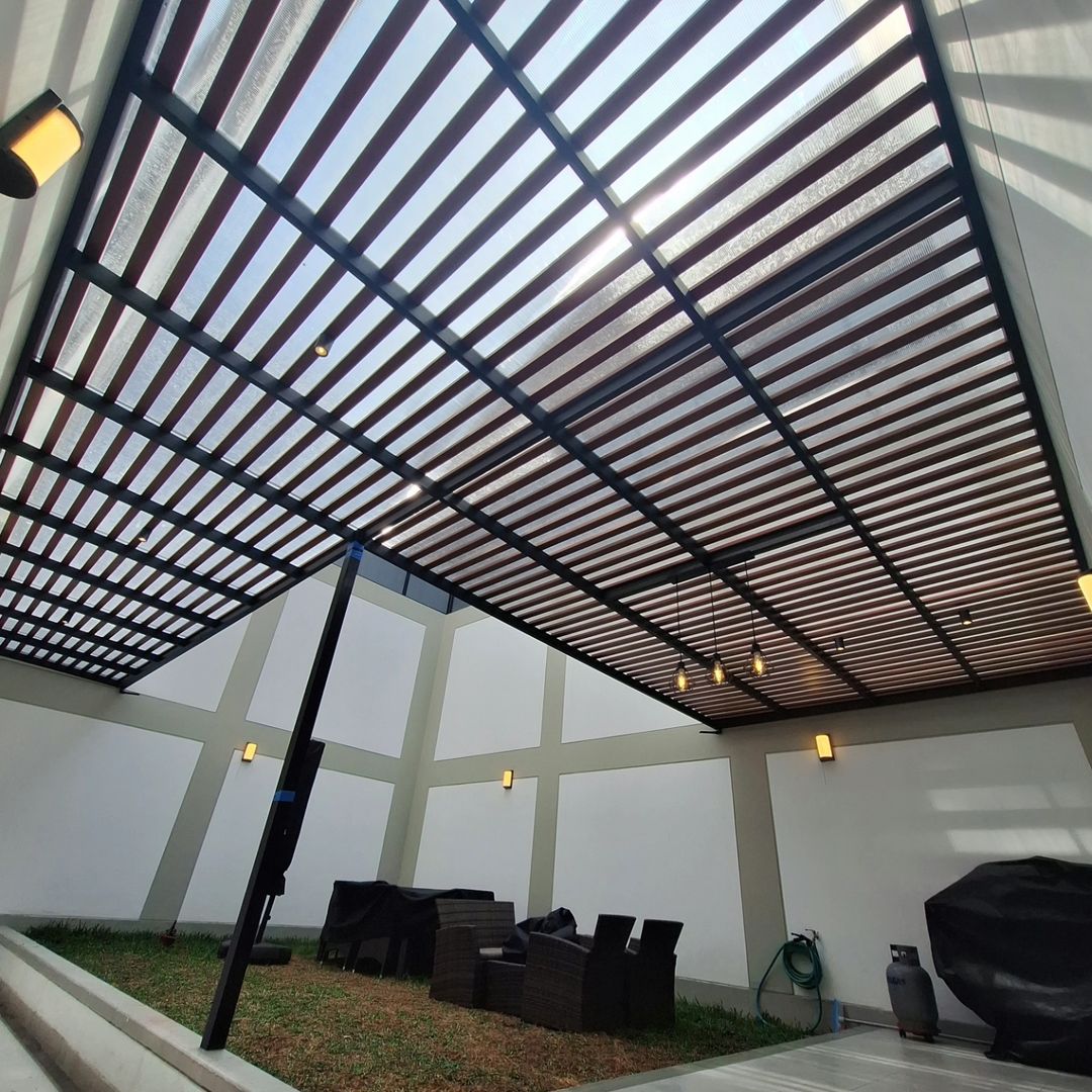 Pérgola para patio residencial - ROMAIN