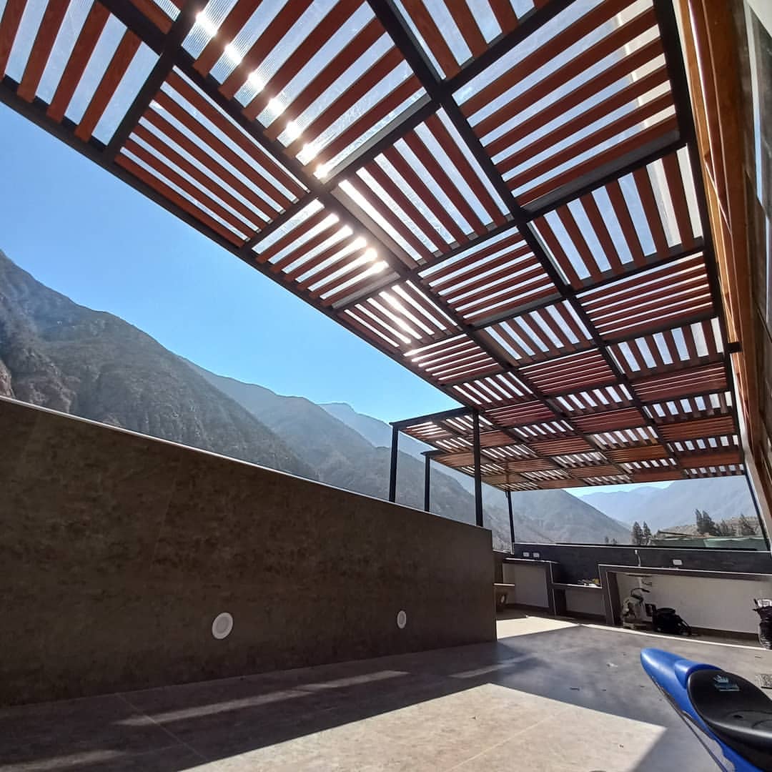 Pérgola de madera y pvc - YANN