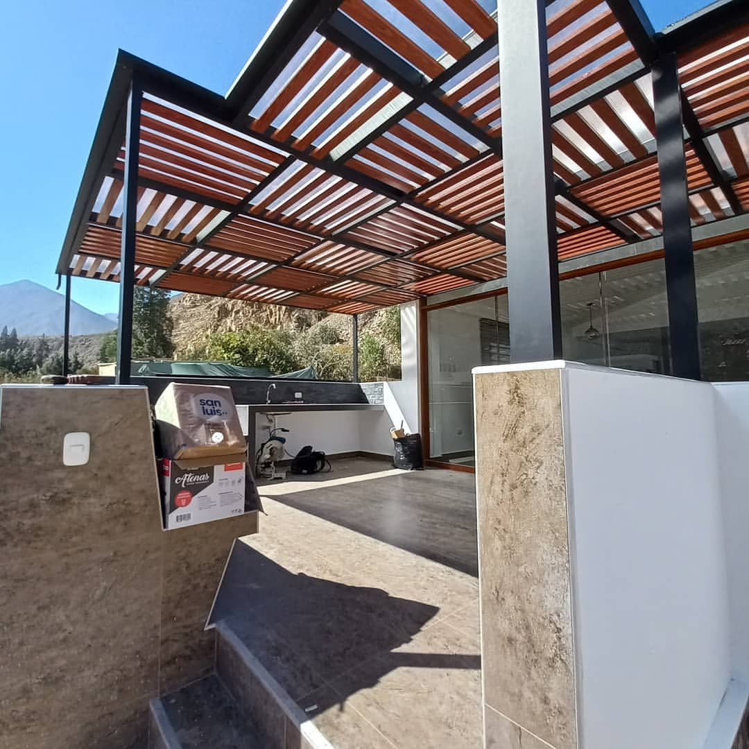 Pérgola de madera y pvc - YANN