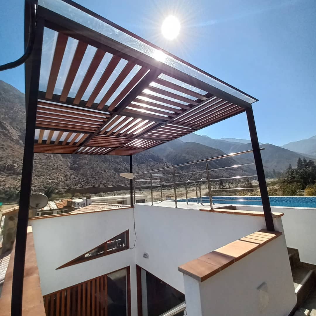 Pérgola de madera y pvc - YANN