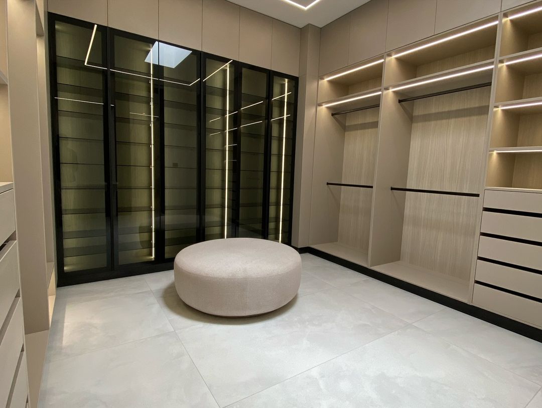 Closet de melamina con puertas de vidrio - DAVENPORT