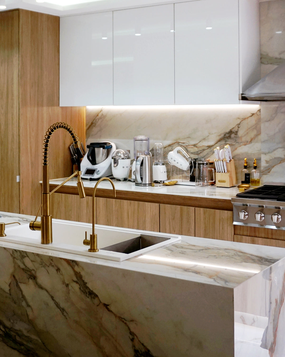 Cocina Minimalista Integrada en Melamina + Isla 