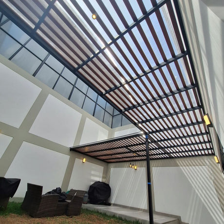 Pérgola para patio residencial - ROMAIN