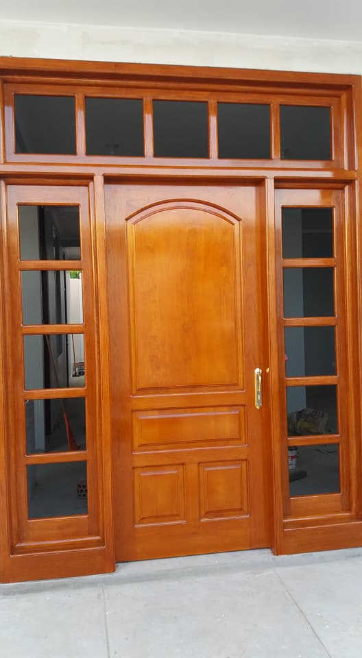 Puerta exterior de madera - UMBRA